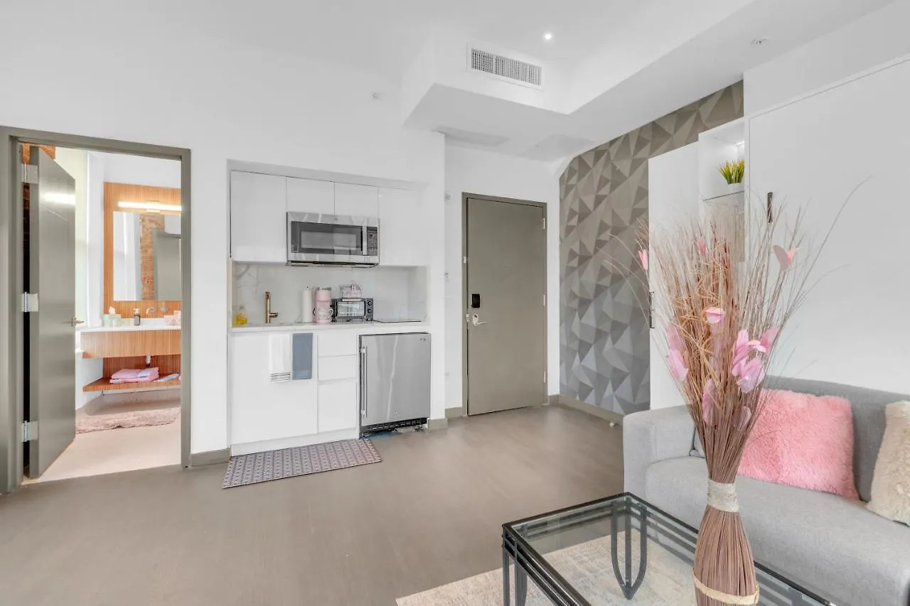 The Pink Room Queen Bed Free Park Near Ewr-Penn Nyc-Prudential Newark
